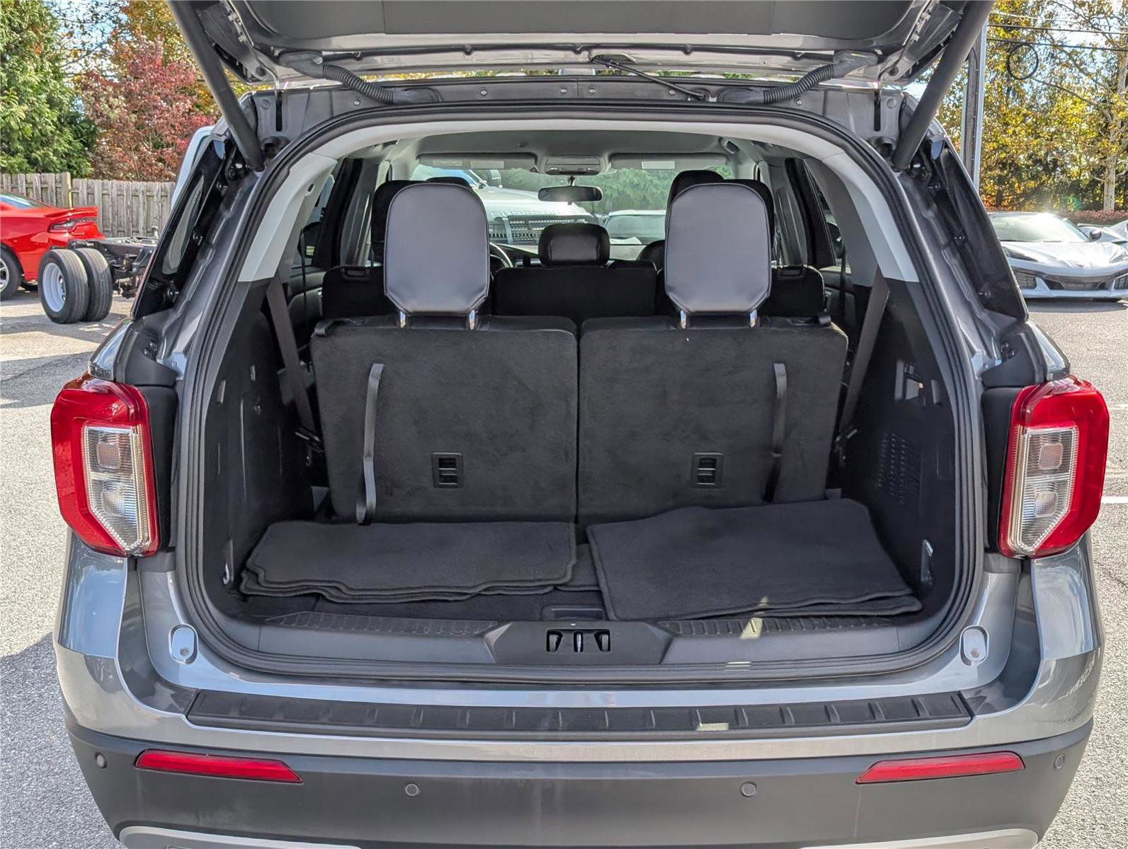 Used 2024 Ford Explorer XLT w/ Equipment Group 202A image 14