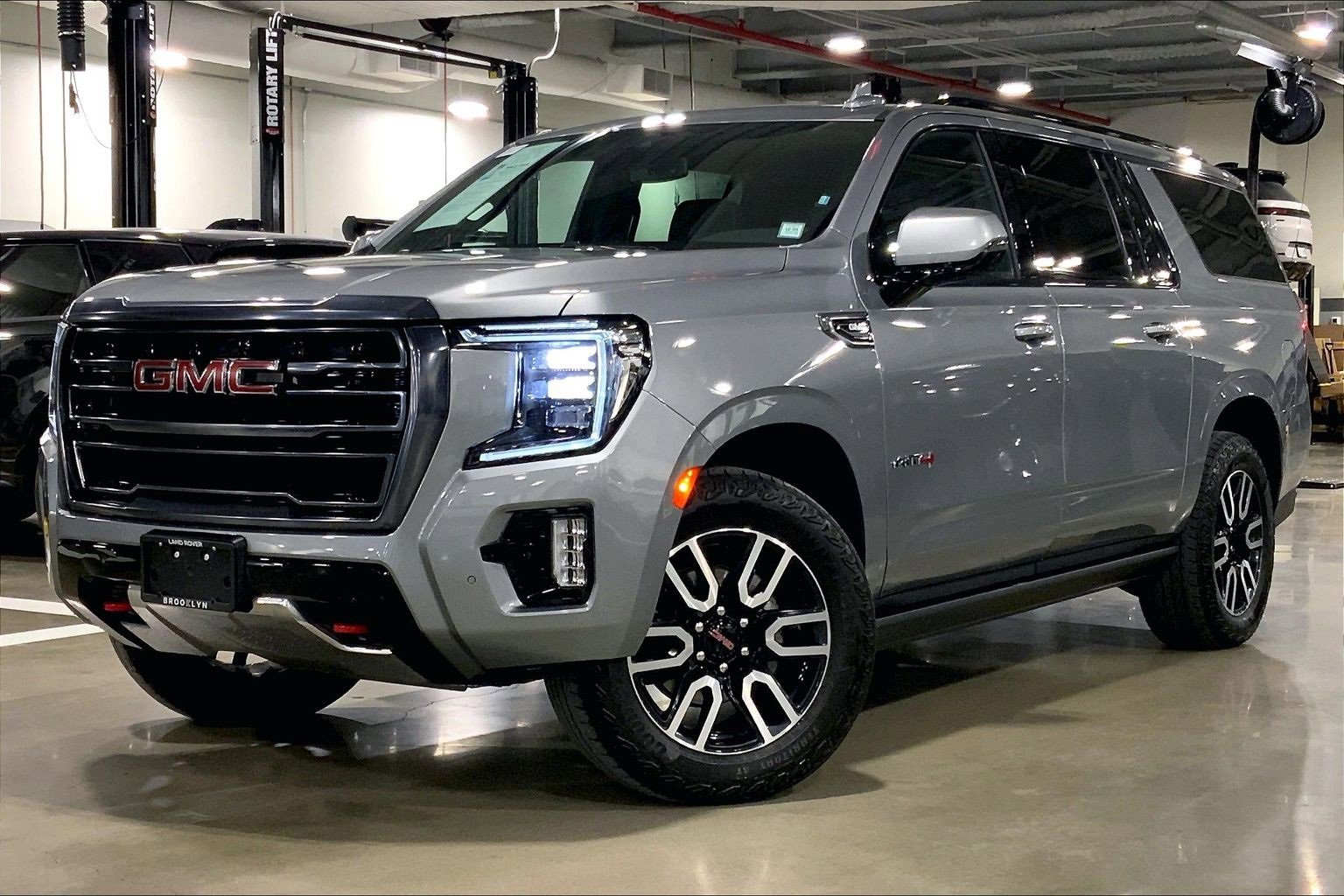 Used 2023 GMC Yukon XL AT4 image 1