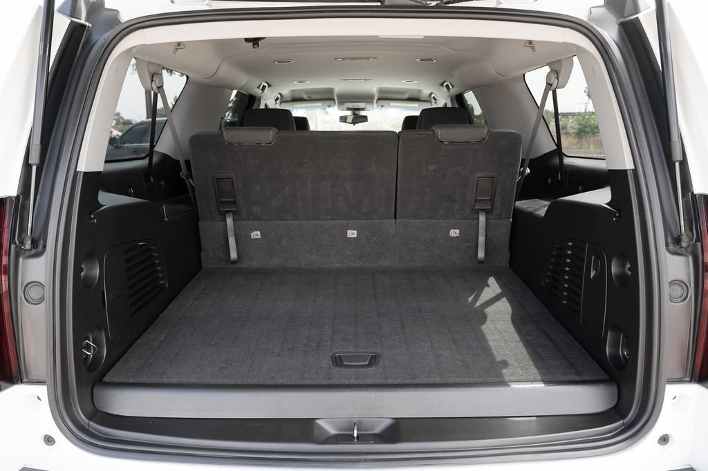 Used 2018 Chevrolet Suburban LS RWD image 38