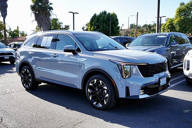 Used 2025 Kia Sorento EX w/ Panoramic Sunroof Package FWD image 6