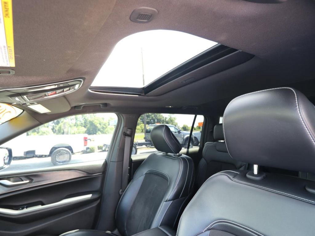 Used 2023 Jeep Grand Cherokee L Laredo RWD image 4
