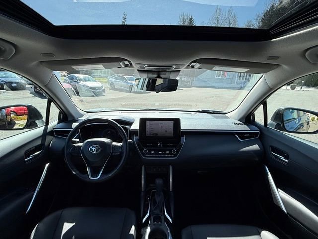 Used 2024 Toyota Corolla Cross XLE w/ Convenience Package FWD image 24