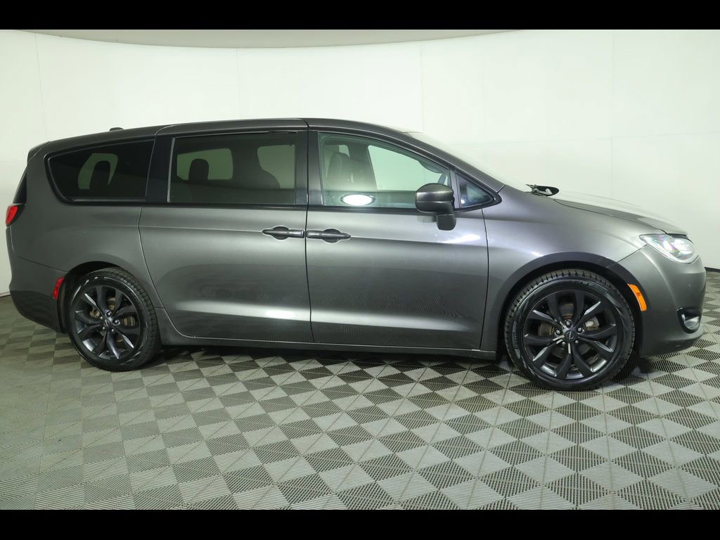 Used 2018 Chrysler Pacifica Touring Plus w/ S Appearance Package image 14