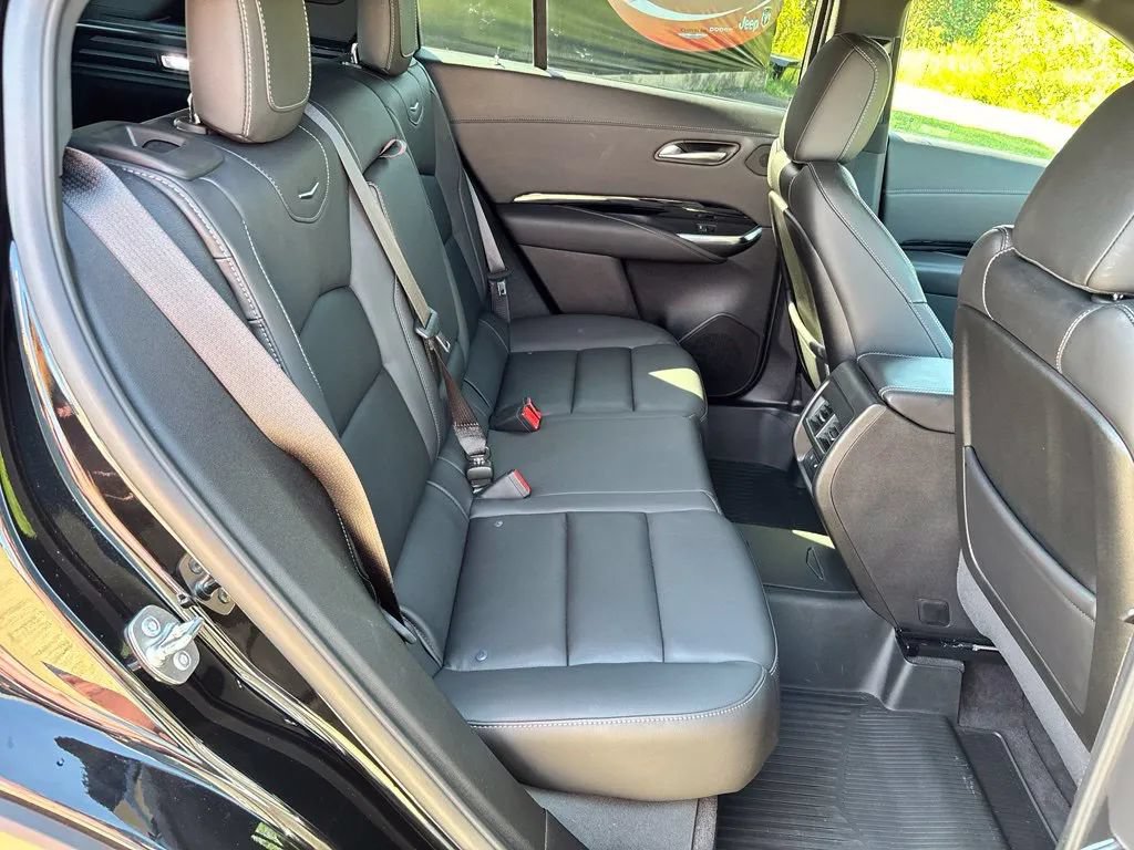 Used 2024 Cadillac XT4 Luxury w/ Cold Weather Package AWD/4WD image 30