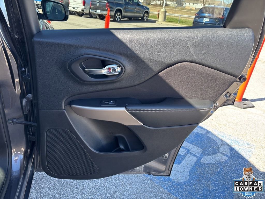 Used 2018 Jeep Cherokee Latitude w/ Altitude Package image 39