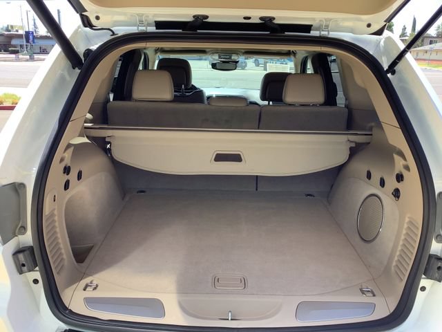 Used 2020 Jeep Grand Cherokee Overland AWD/4WD image 30