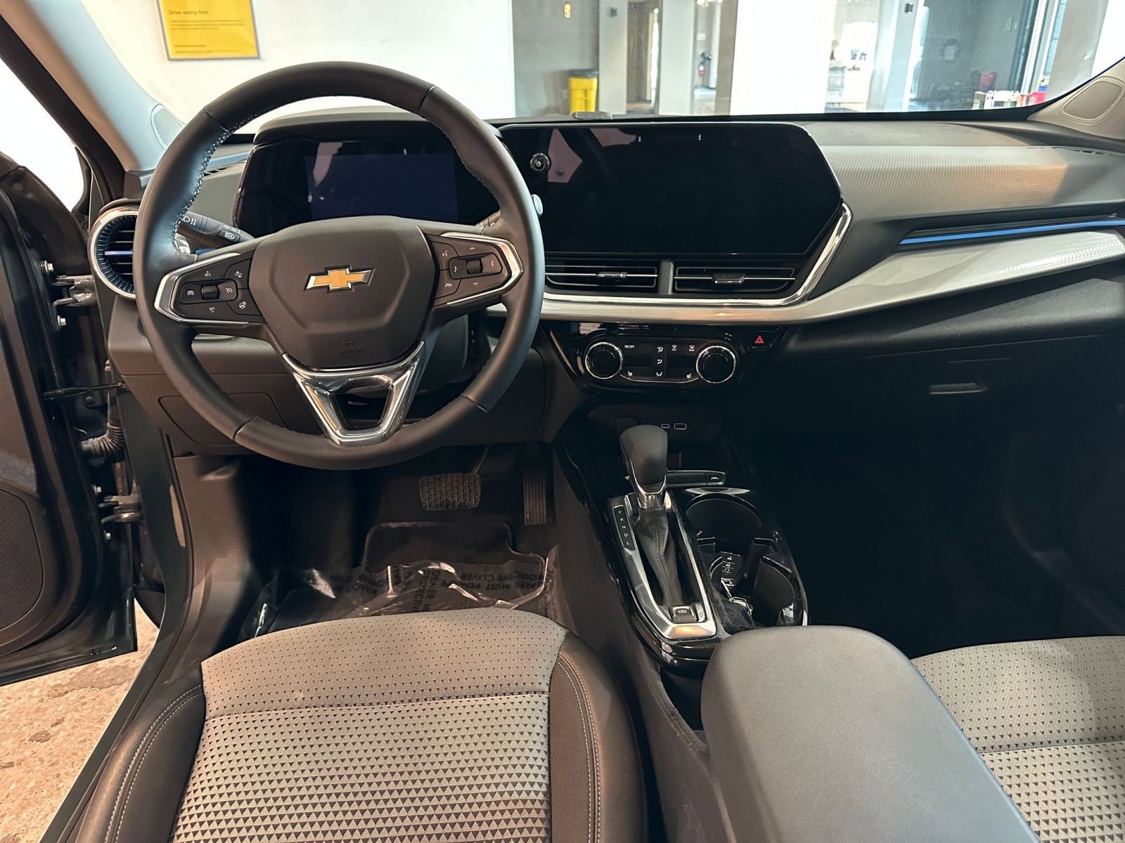 Used 2025 Chevrolet Trax LT w/ LT Convenience Package image 33