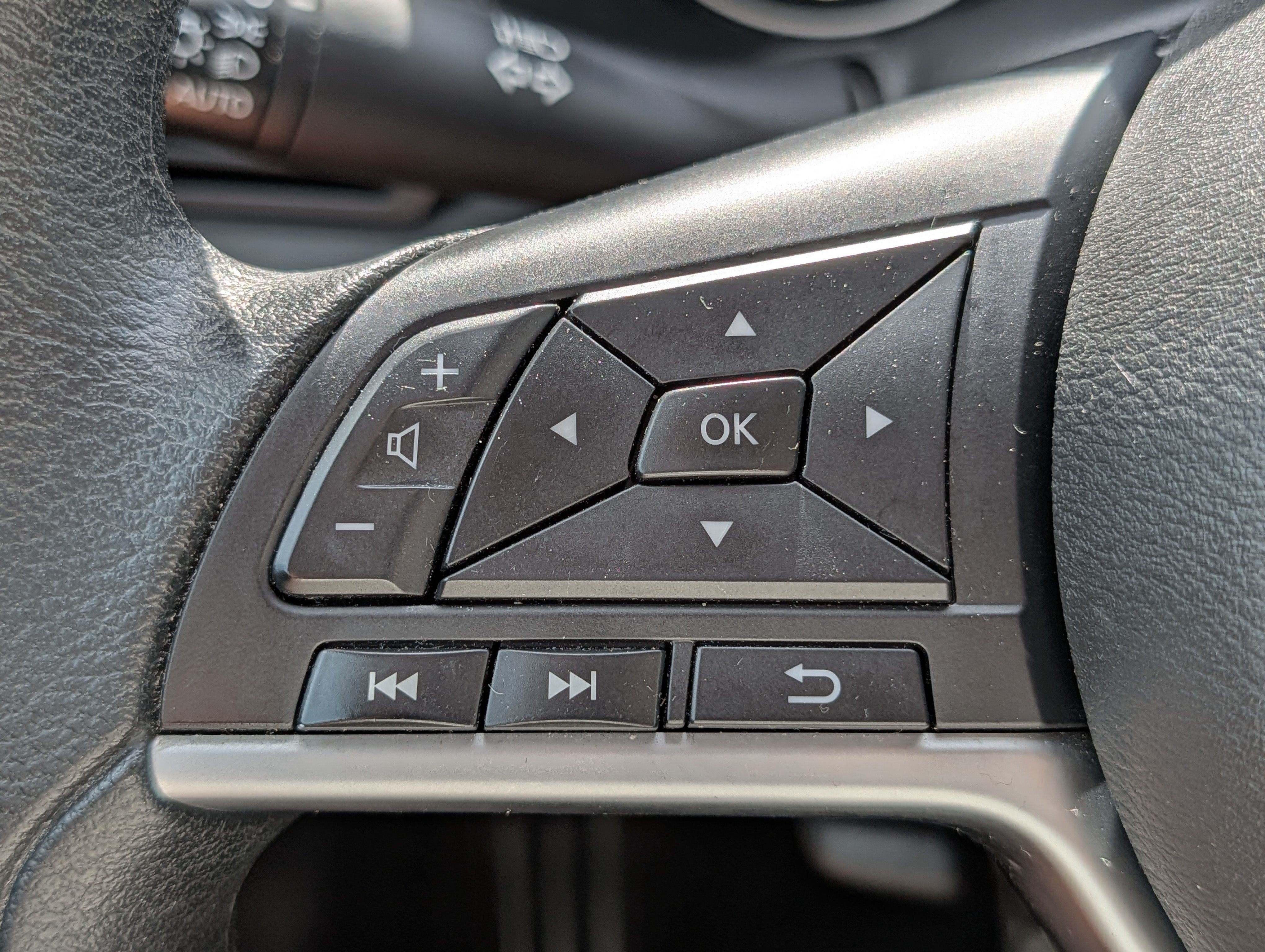 Used 2024 Nissan Altima 2.5 SV FWD image 32