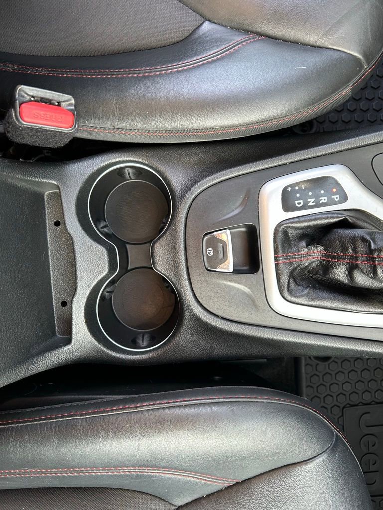 Used 2015 Jeep Cherokee Trailhawk image 20