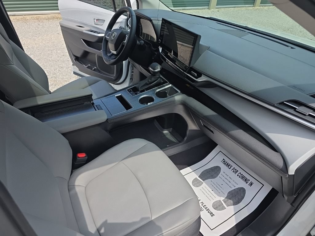 Certified 2025 Toyota Sienna XLE AWD/4WD image 16
