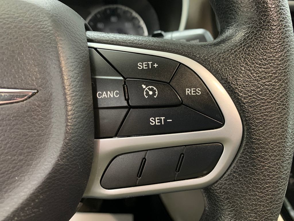 Used 2017 Chrysler Pacifica Touring image 26