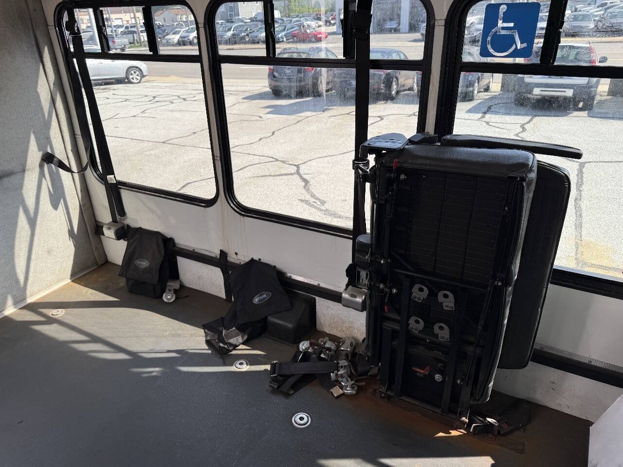 Used 2016 Ford E-450 and Econoline 450 Super Duty w/ Shuttle Bus Prep Package RWD image 15
