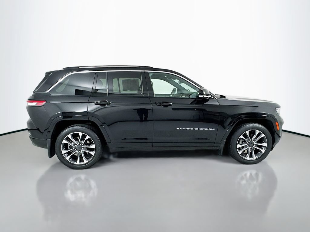 Used 2023 Jeep Grand Cherokee Overland w/ Advanced Protech Group III AWD/4WD image 7