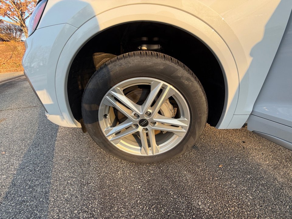 Used 2024 Audi Q5 e Premium w/ Convenience Package image 27