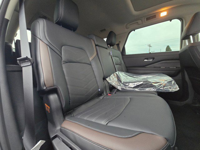 New 2025 Nissan Pathfinder Platinum w/ Cargo Package image 15