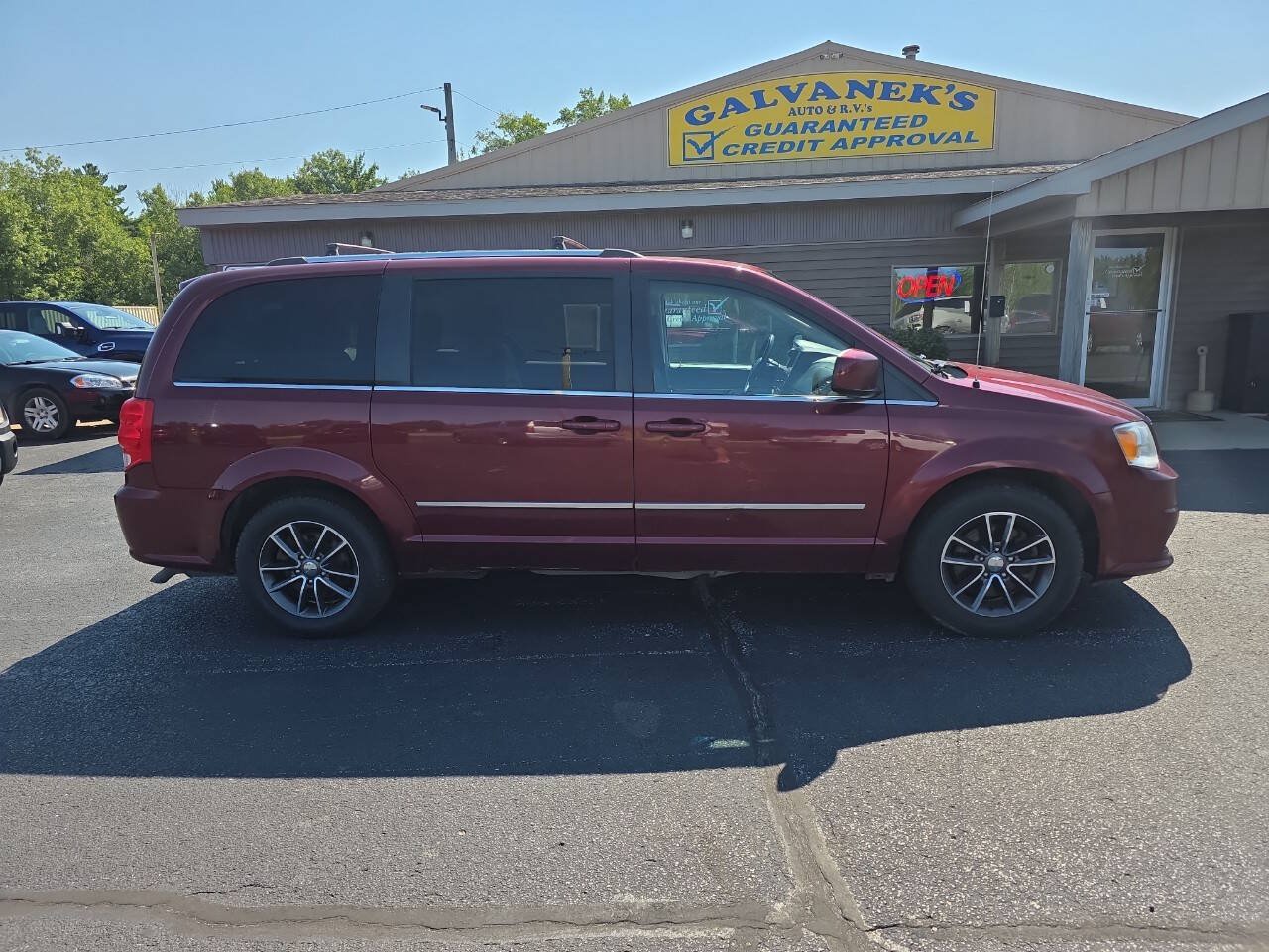 Used 2017 Dodge Grand Caravan Crew FWD image 5