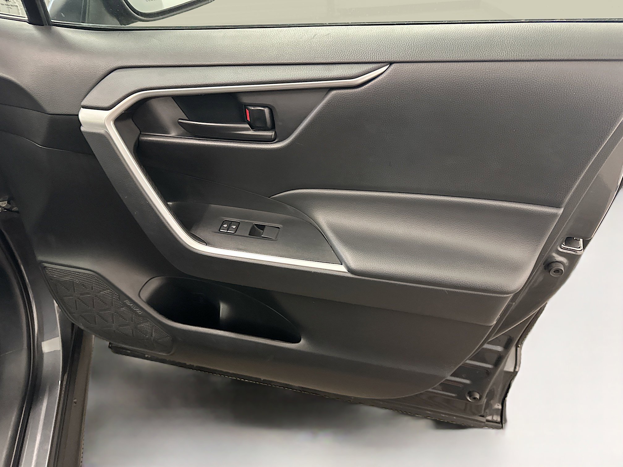 Used 2024 Toyota RAV4 LE image 32