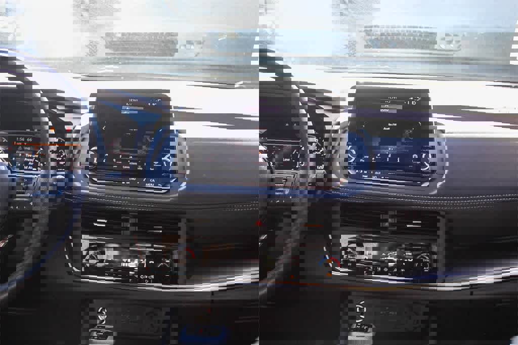 Used 2023 Nissan Rogue SV image 18