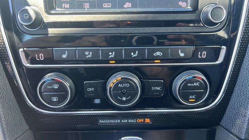 Used 2018 Volkswagen Passat 3.6 FWD image 25