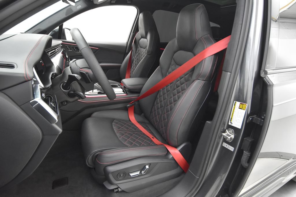 Used 2025 Audi SQ7 Prestige AWD/4WD image 30
