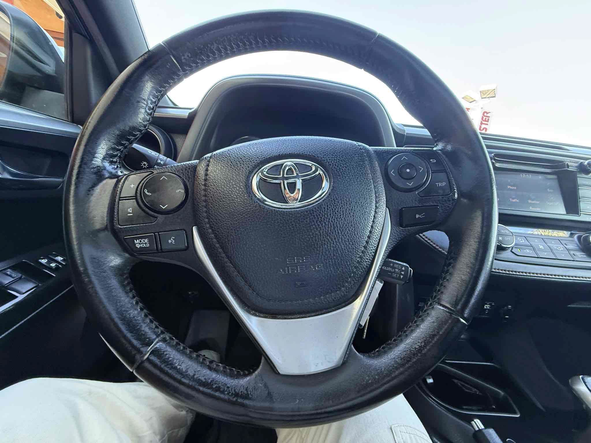 Used 2018 Toyota RAV4 SE w/ All Weather Liner Package FWD image 24