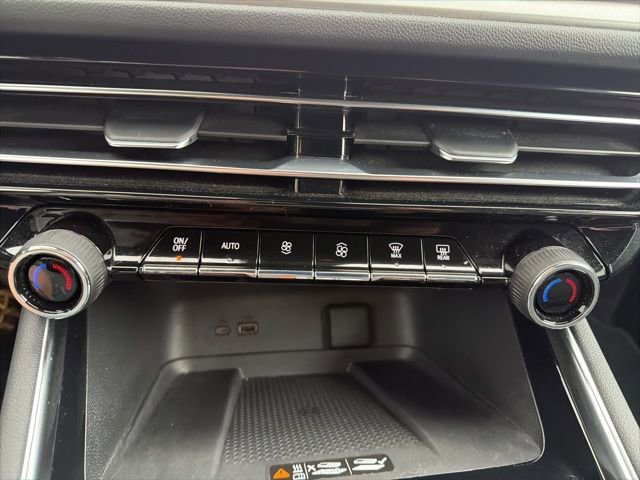 Used 2024 Chevrolet Traverse LT w/ LPO, Floor Liner Package image 19