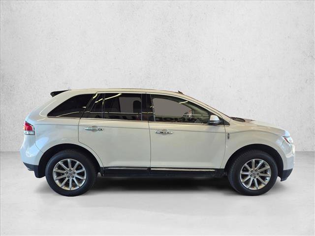 Used 2013 Lincoln MKX FWD image 4