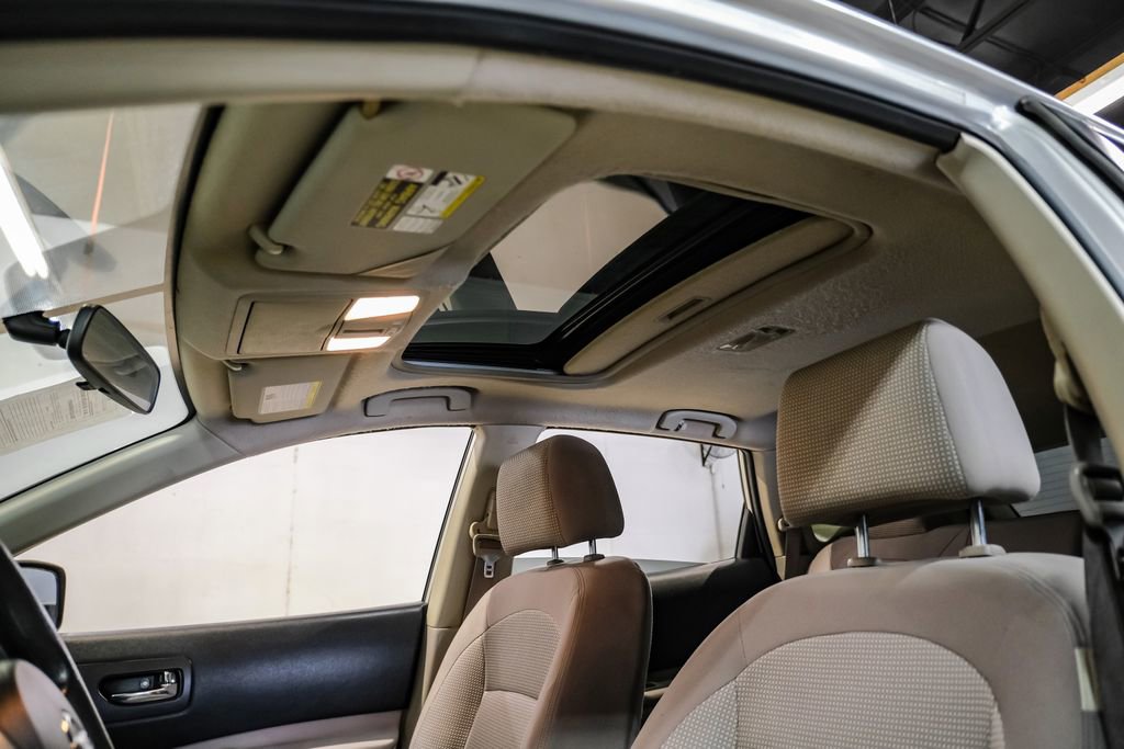 Used 2009 Nissan Rogue SL w/ Moonroof Pkg image 5