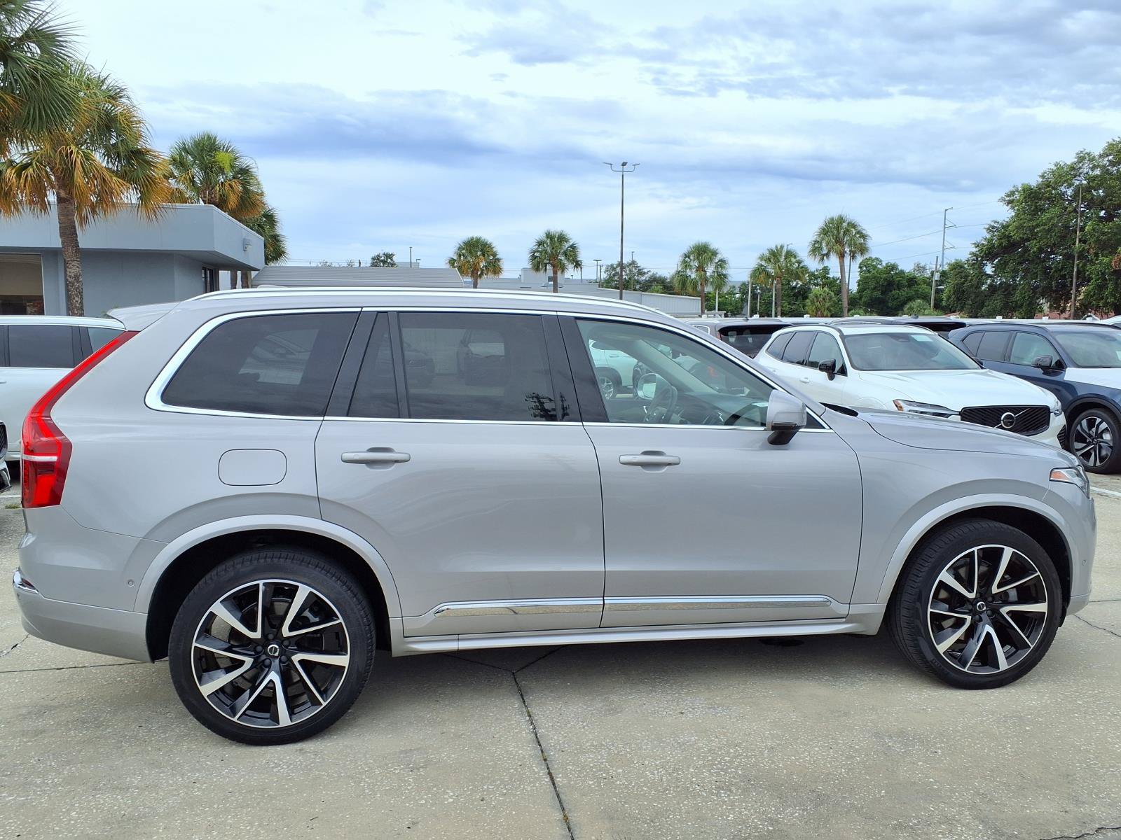 Certified 2023 Volvo XC90 B6 Plus AWD/4WD image 8