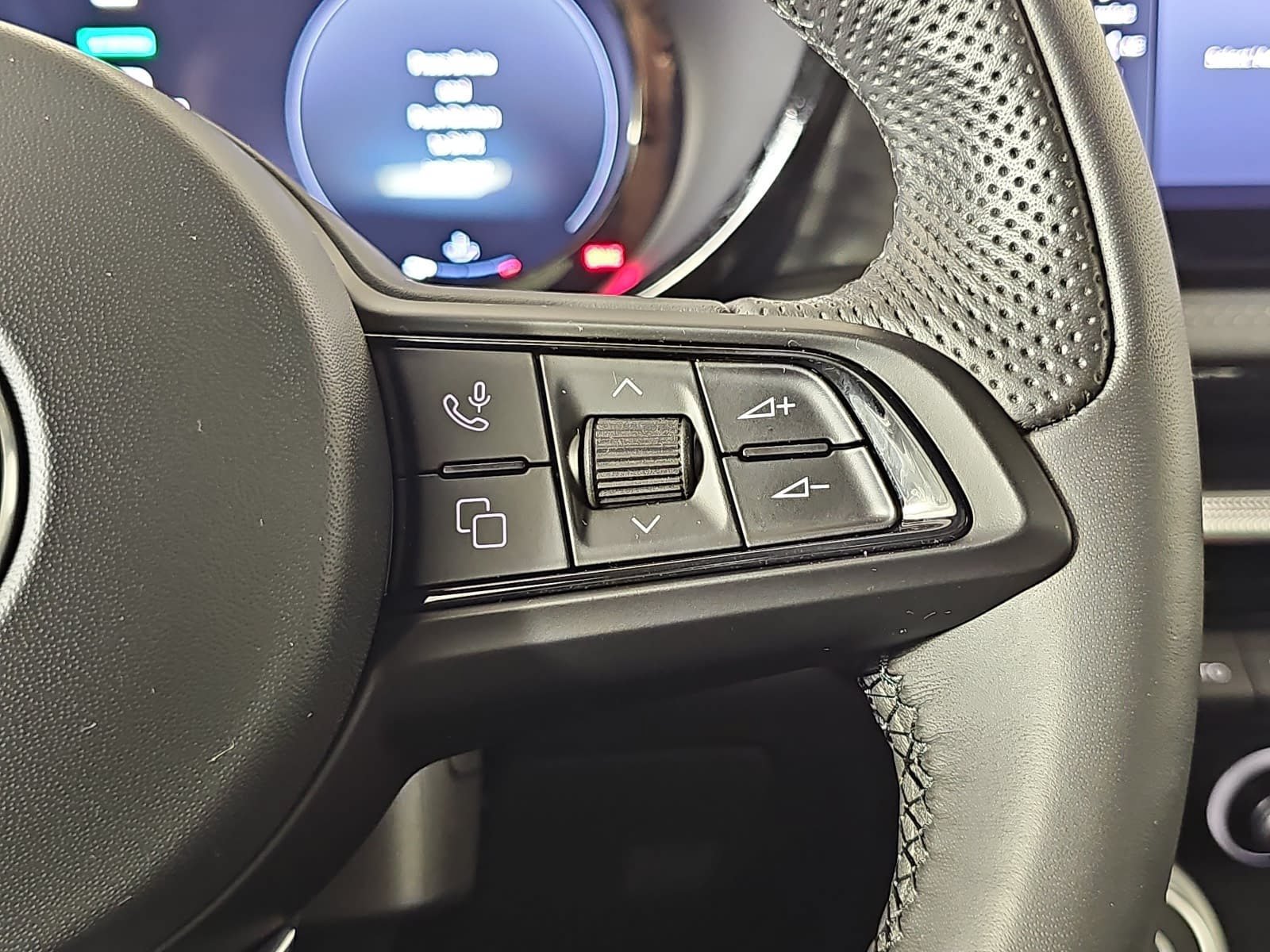 Used 2024 Alfa Romeo Tonale Speciale AWD/4WD image 18