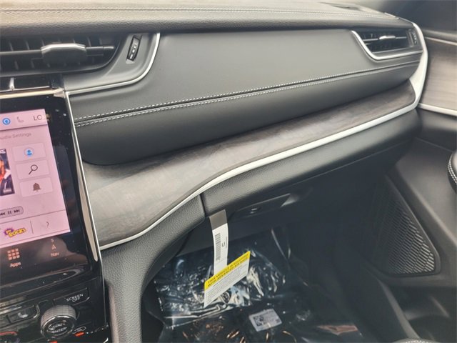 New 2025 Jeep Grand Cherokee Limited image 27