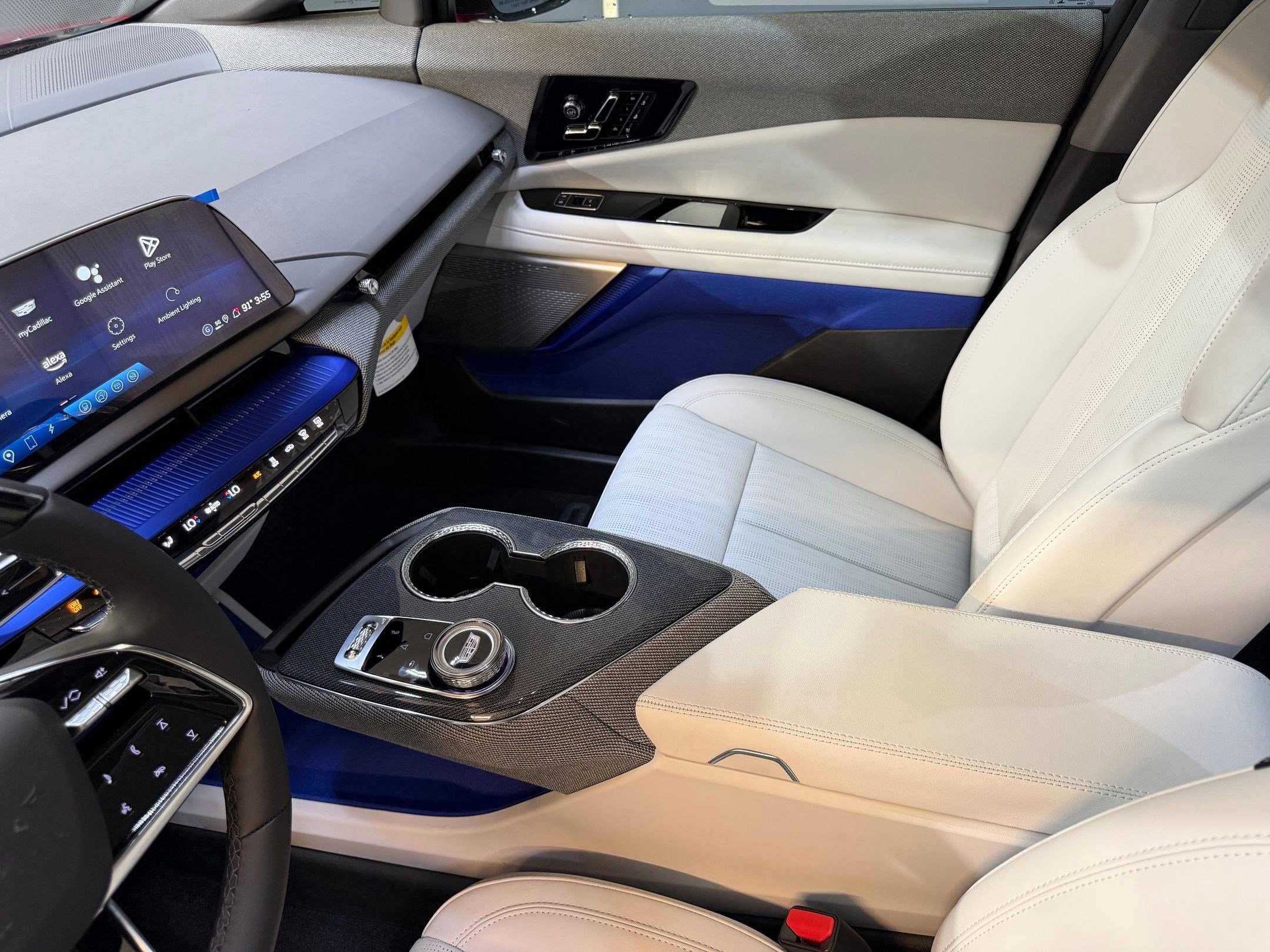 New 2025 Cadillac Optiq Sport 2 w/ LPO, Floor Liner Package image 37