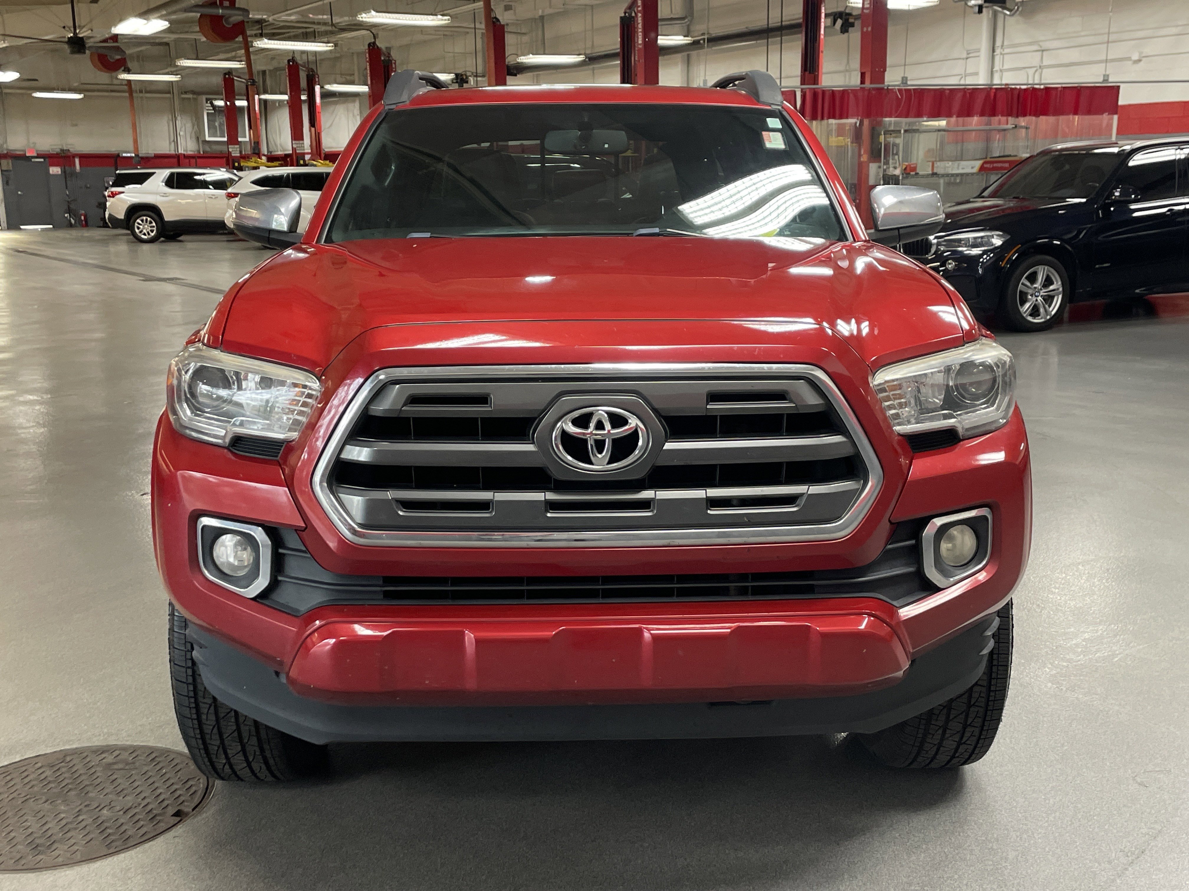 Used 2017 Toyota Tacoma Limited image 3