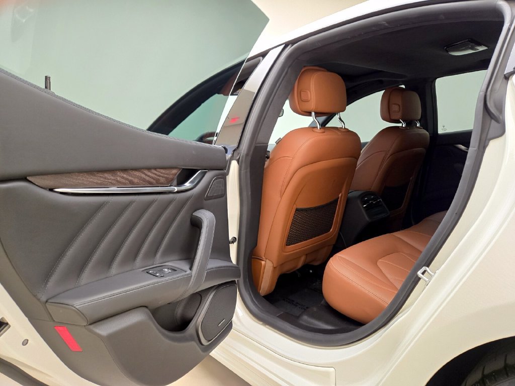Certified 2023 Maserati Ghibli Modena RWD image 17