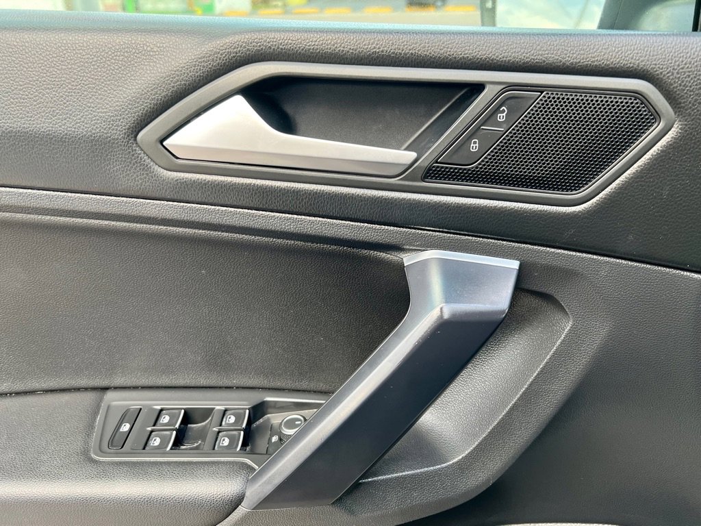 Used 2021 Volkswagen Tiguan SE w/ Panoramic Sunroof Package FWD image 40
