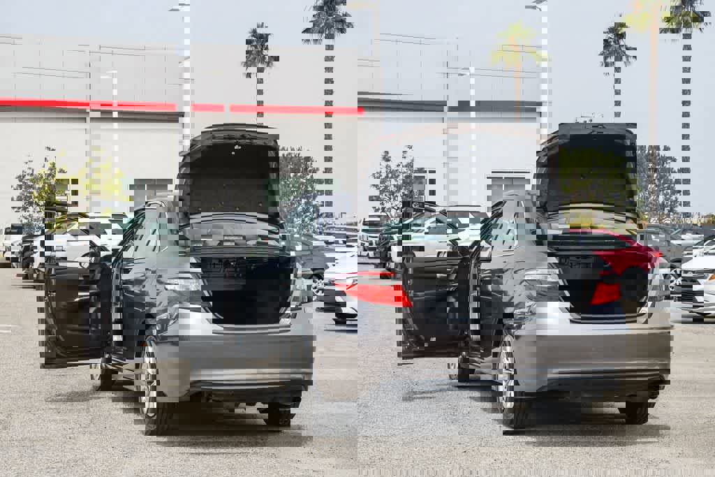 Used 2015 Toyota Camry LE FWD image 25