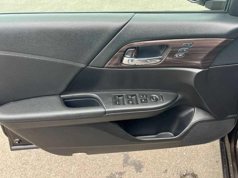 Used 2017 Honda Accord EX-L image 20