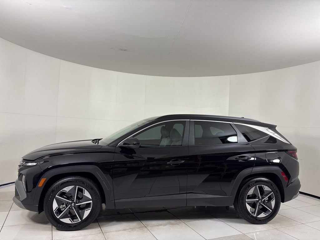Certified 2025 Hyundai Tucson SEL FWD image 2