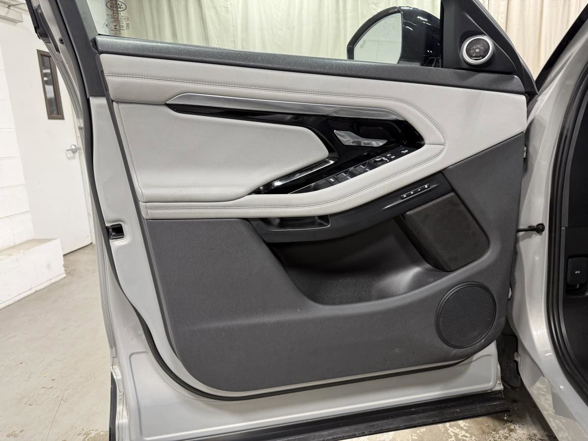 Used 2022 Land Rover Range Rover Evoque SE image 8