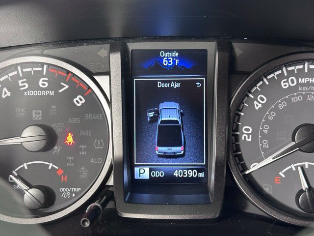 Used 2022 Toyota Tacoma TRD Off-Road w/ TRD Premium Off Road Package AWD/4WD image 15