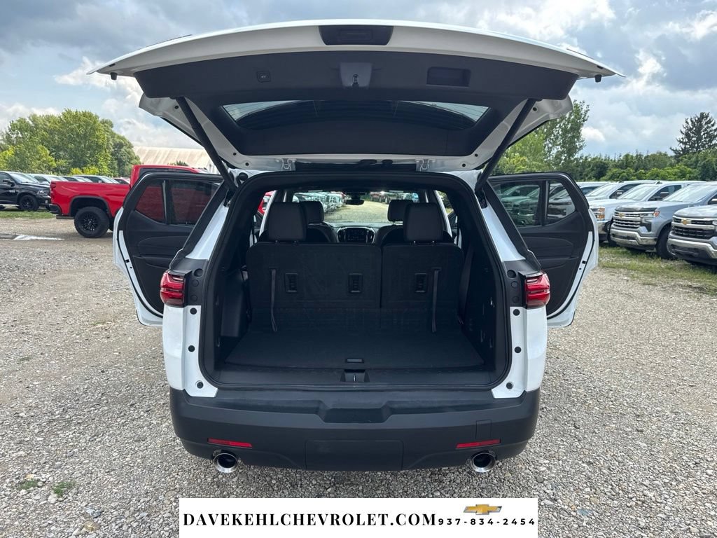 Used 2023 Chevrolet Traverse RS FWD image 35