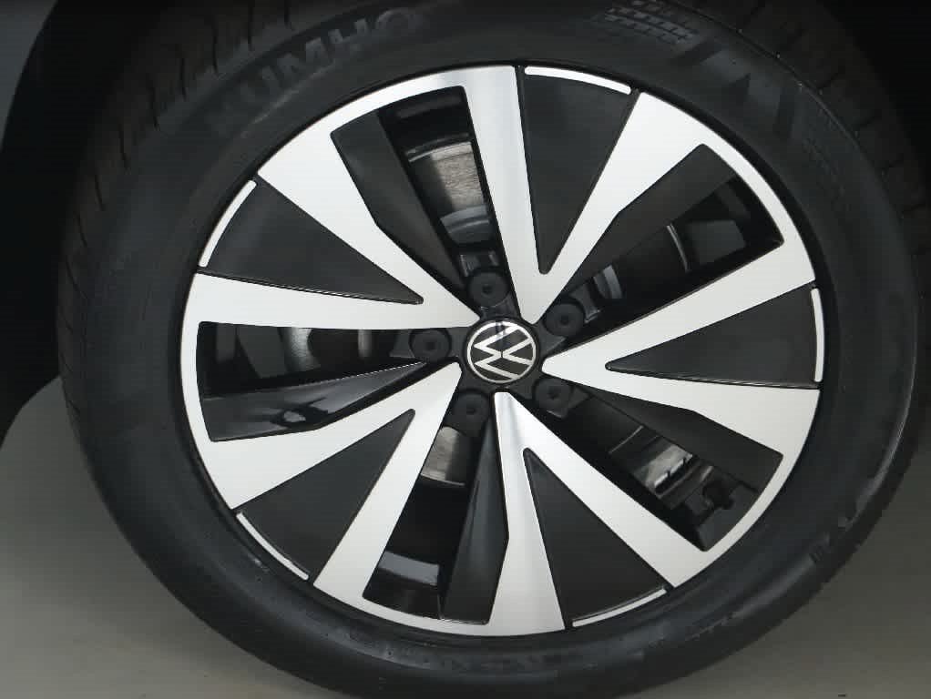 Certified 2023 Volkswagen Taos SE w/ Panoramic Sunroof Package AWD/4WD image 39