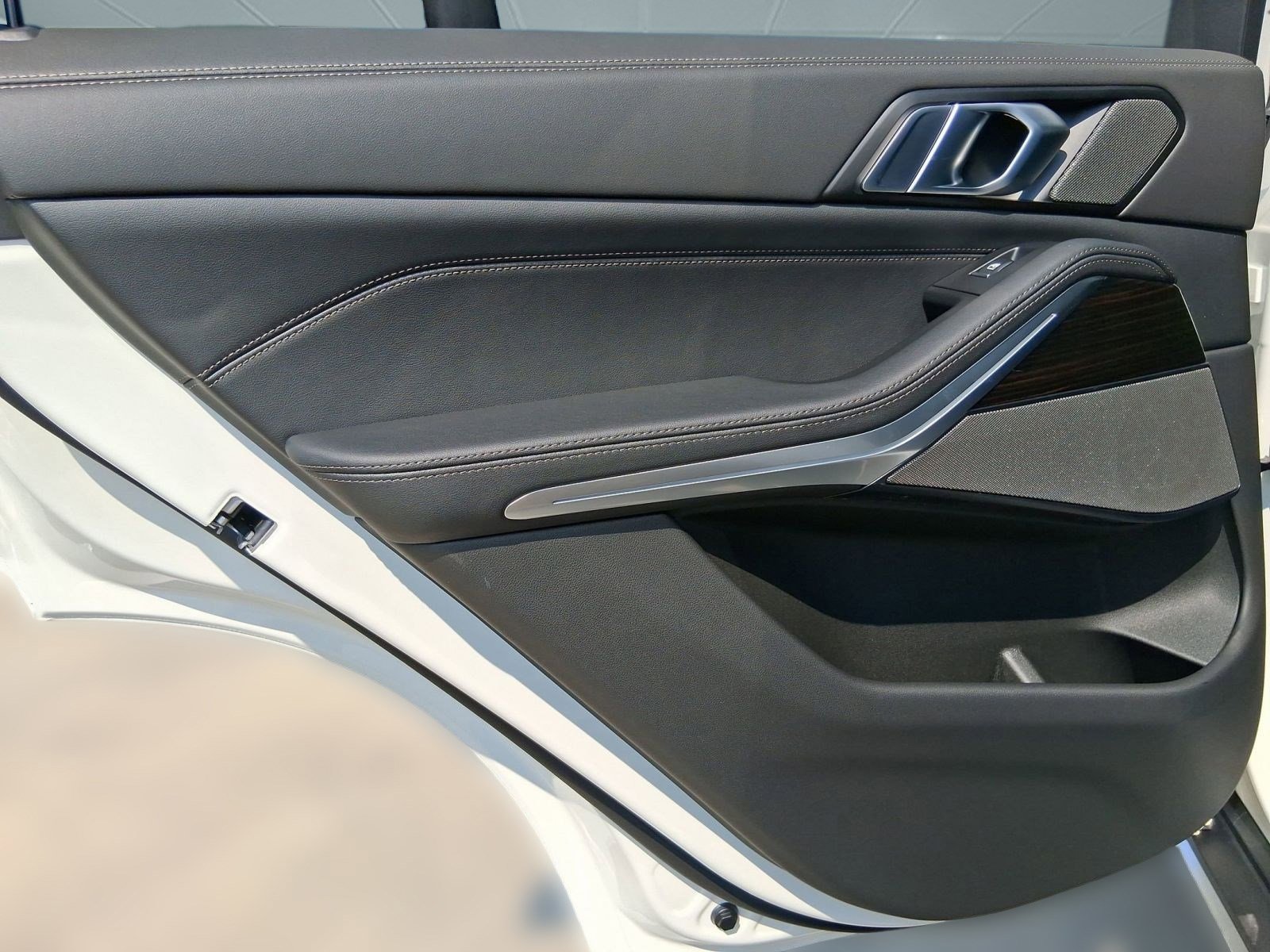 Used 2026 BMW X5 sDrive40i w/ Premium Package image 27