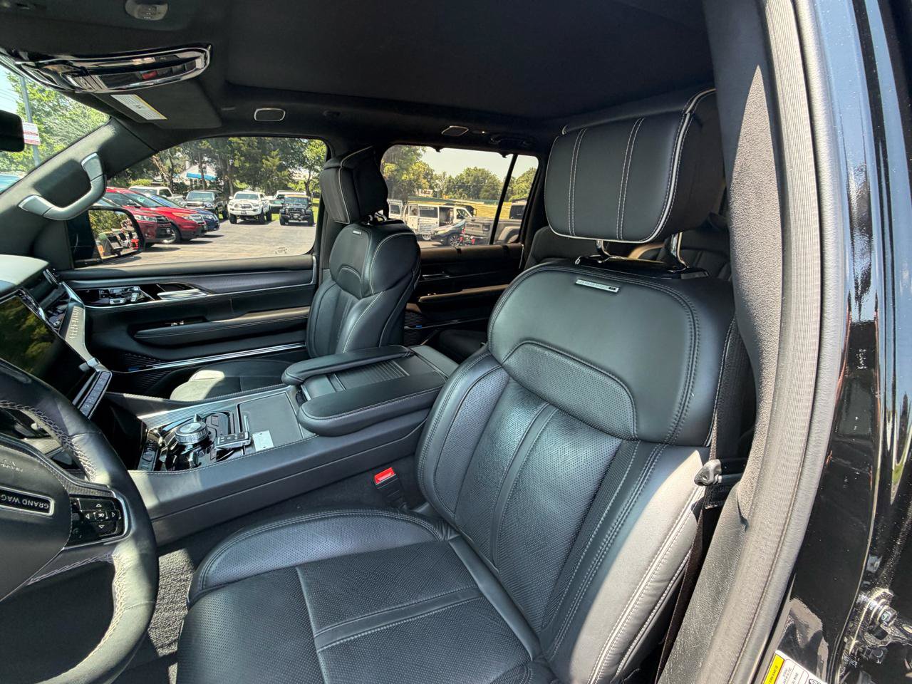 Used 2022 Jeep Grand Wagoneer Series II AWD/4WD image 16