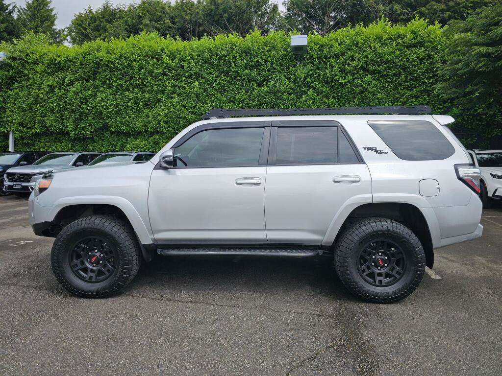 Used 2020 Toyota 4Runner TRD Off-Road Premium AWD/4WD image 4