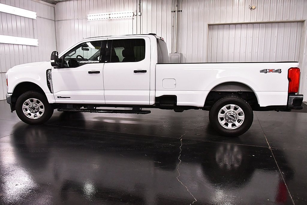 Used 2024 Ford F350 XLT image 4