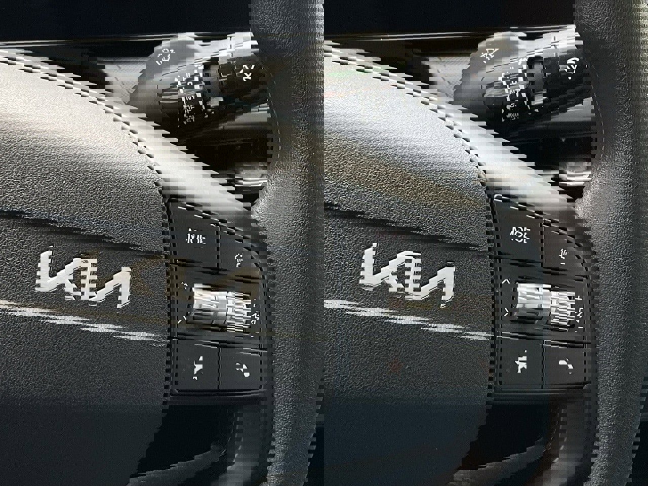 Used 2025 Kia K4 LXS image 23