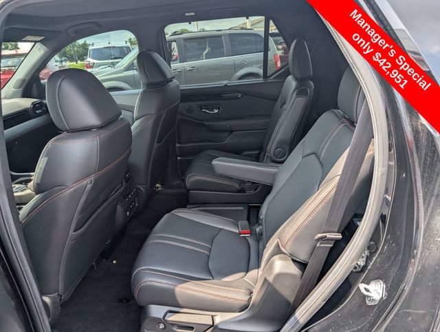 Used 2025 Honda Pilot TrailSport image 9