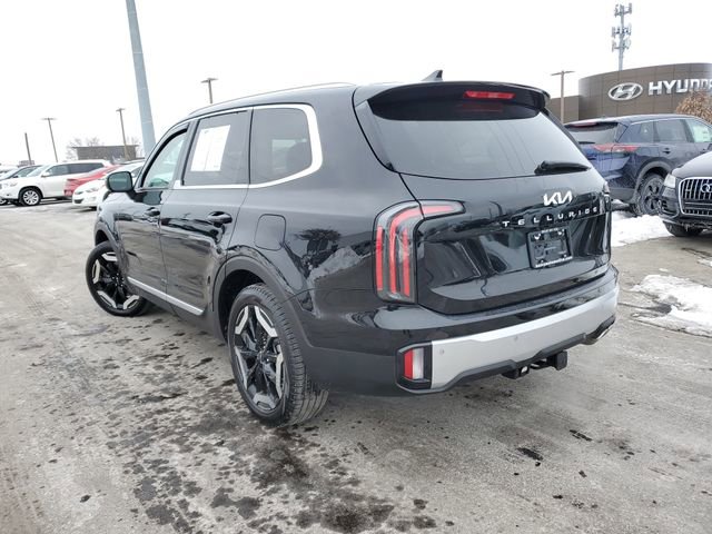 Used 2024 Kia Telluride EX w/ EX Captain's Chair Package image 3