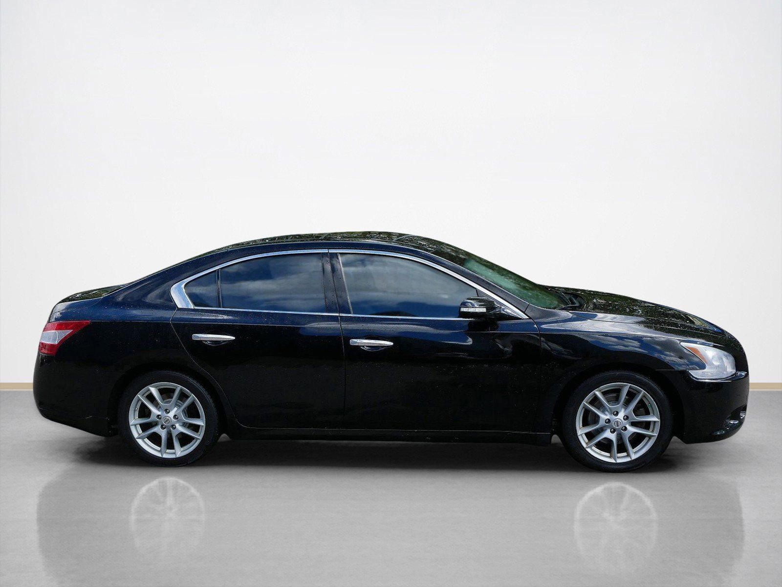 Used 2010 Nissan Maxima 3.5 SV w/ Premium Pkg FWD image 2